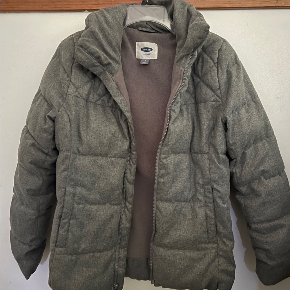 Old navy women’s grey puffy jacket